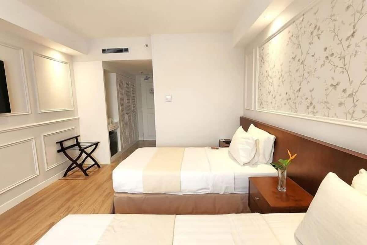 1 Schlafzimmer, Minibar, Zimmersafe, Schreibtisch
