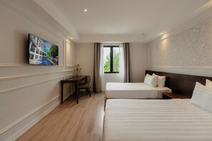 Deluxe Room | 1 bedroom, minibar, in-room safe, desk - The Palace Hotel Kota Kinabalu (Kota Kinabalu)