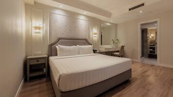 Palace Suite | 1 bedroom, minibar, in-room safe, desk