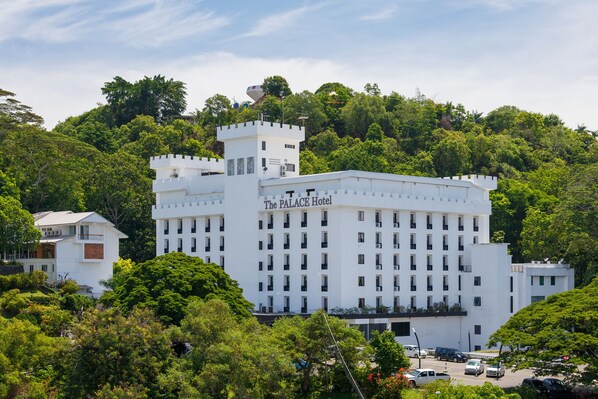 Front of property - The Palace Hotel Kota Kinabalu (Kota Kinabalu)