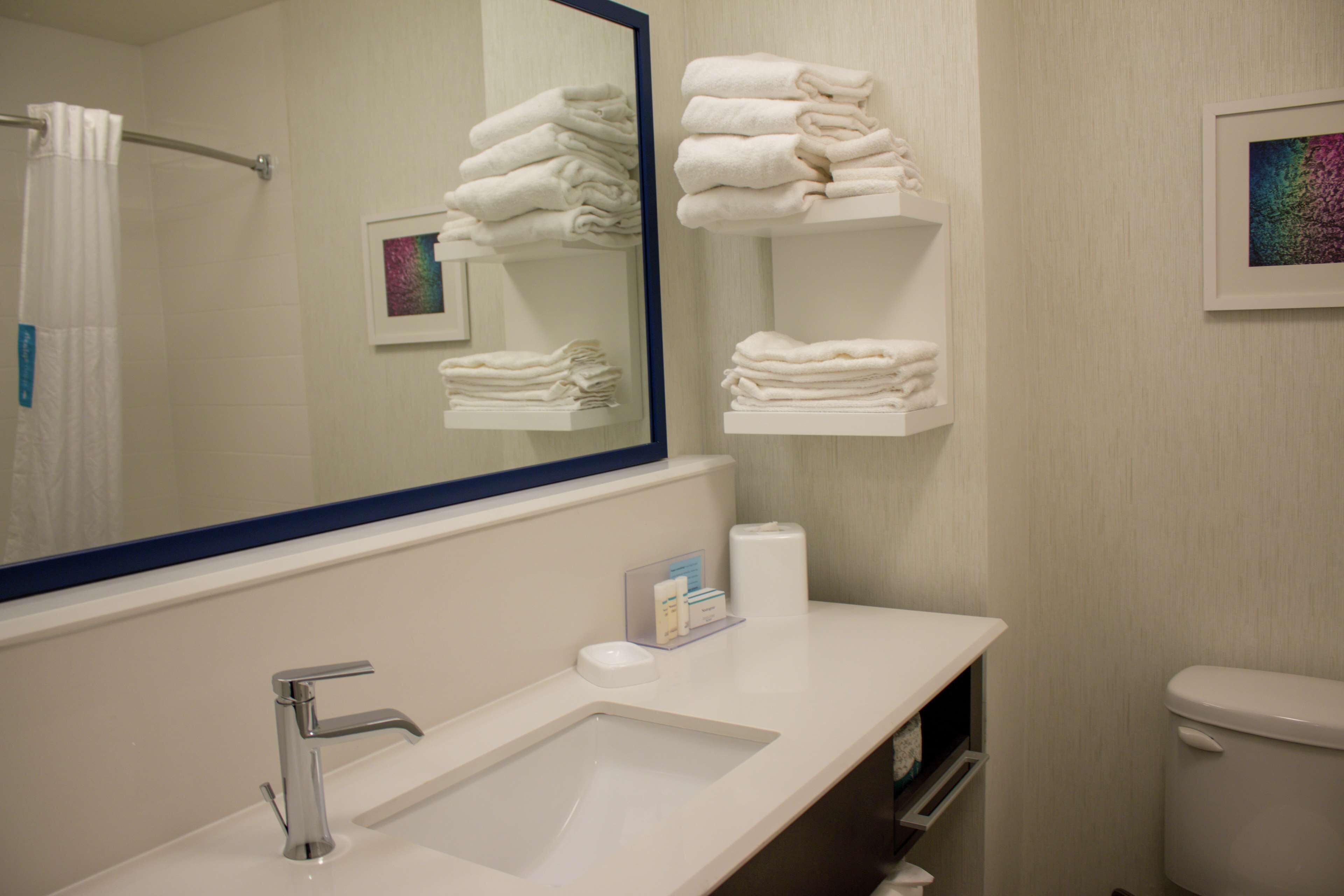 standard room, 2 queen beds, non smoking | bathroom | hydromassage showerhead, free toiletries, hair dryer, towels