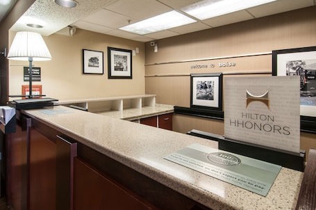 Reception. Hampton Inn Boise - Airport
