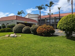 Front of property - Valley Inn (Mission Hills)