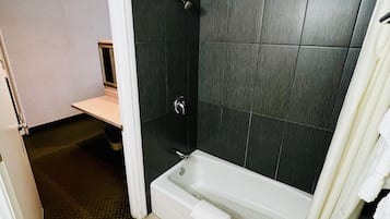Gabungan pancuran/tab mandi, hulu semburan mandi hujan