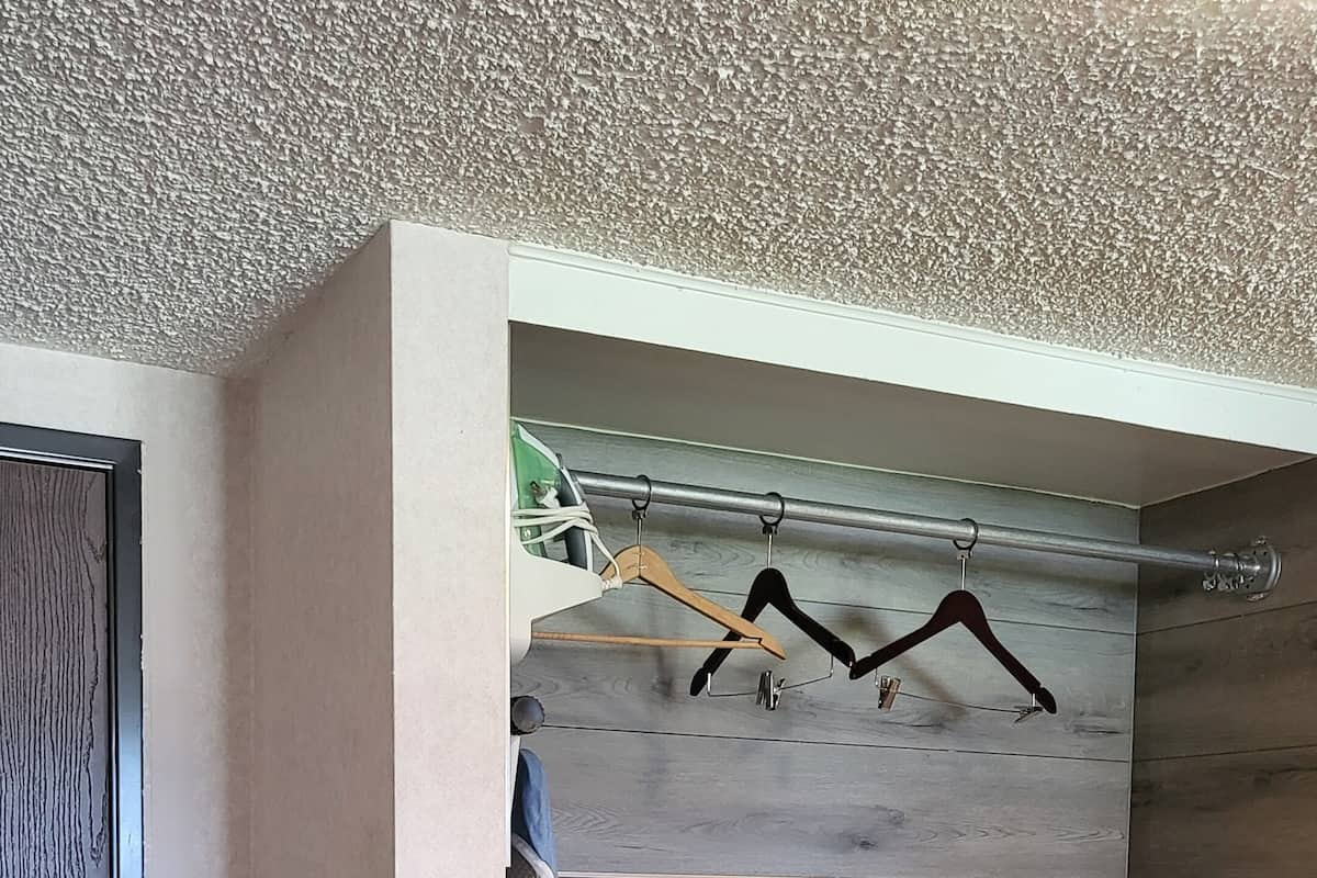 Individually furnished, desk, iron/ironing board, free WiFi