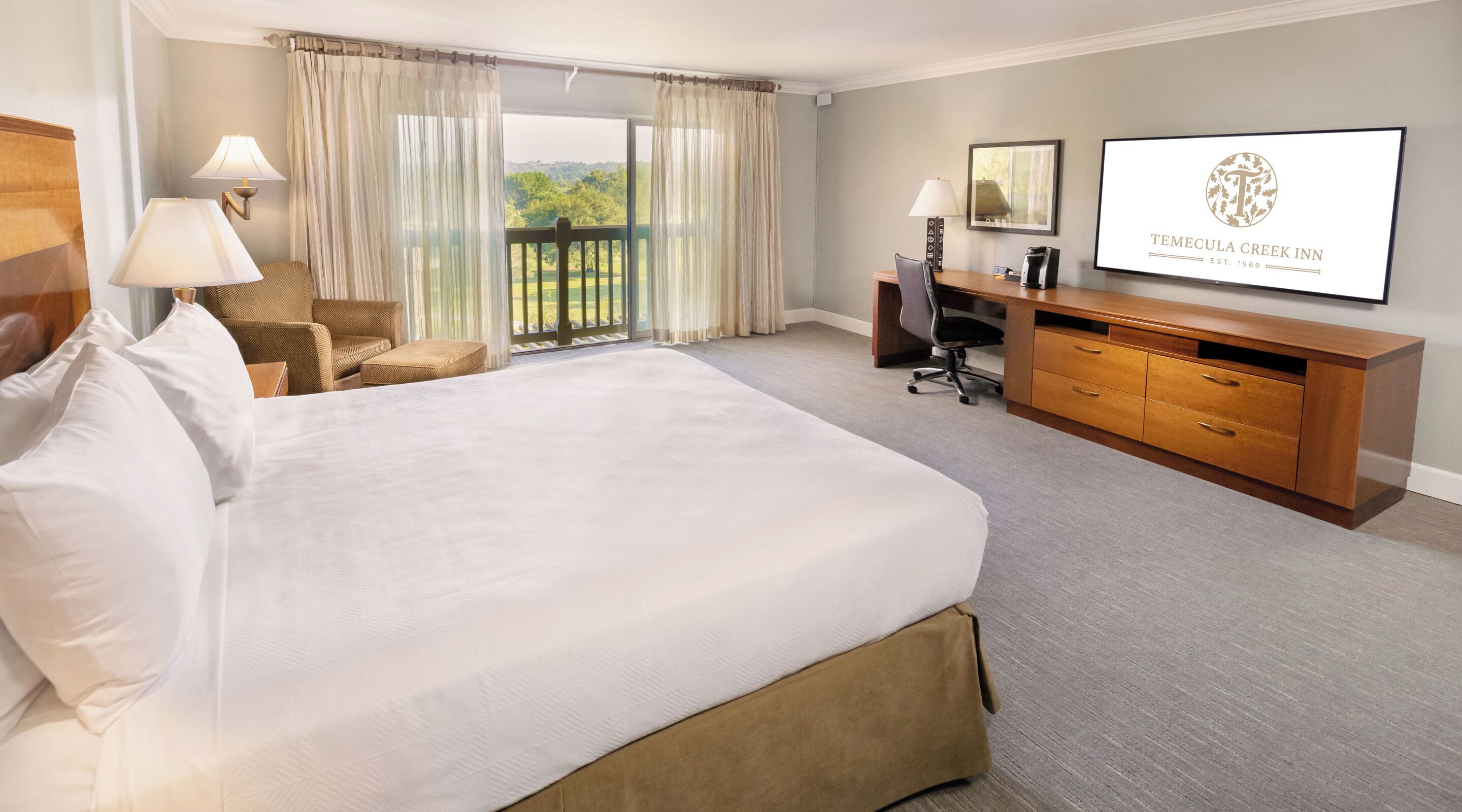 스탠다드룸, 킹사이즈침대 1개 | 1 개의 침실, 고급 침구, 필로우탑 침대, 암막 커튼