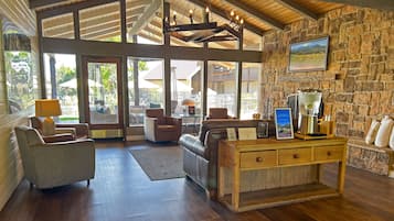 Siddeområde i lobbyen