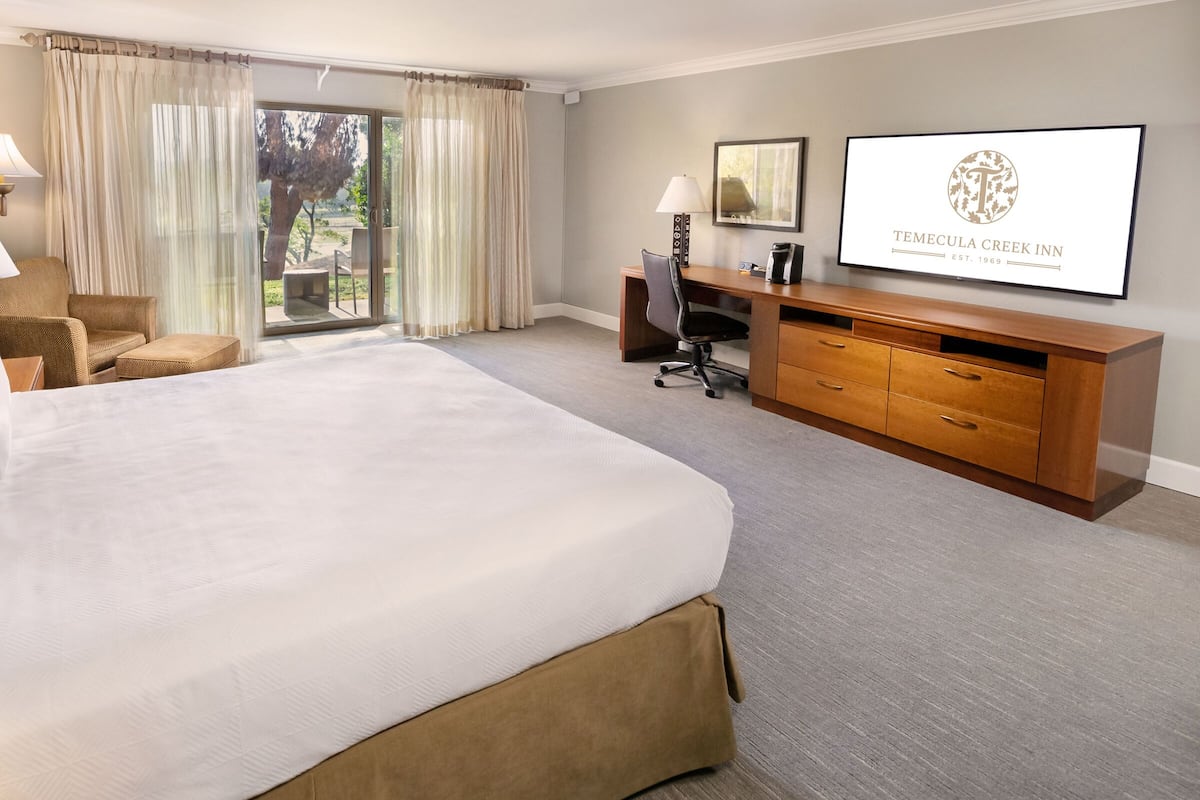 1 bedroom, premium bedding, pillowtop beds, blackout drapes