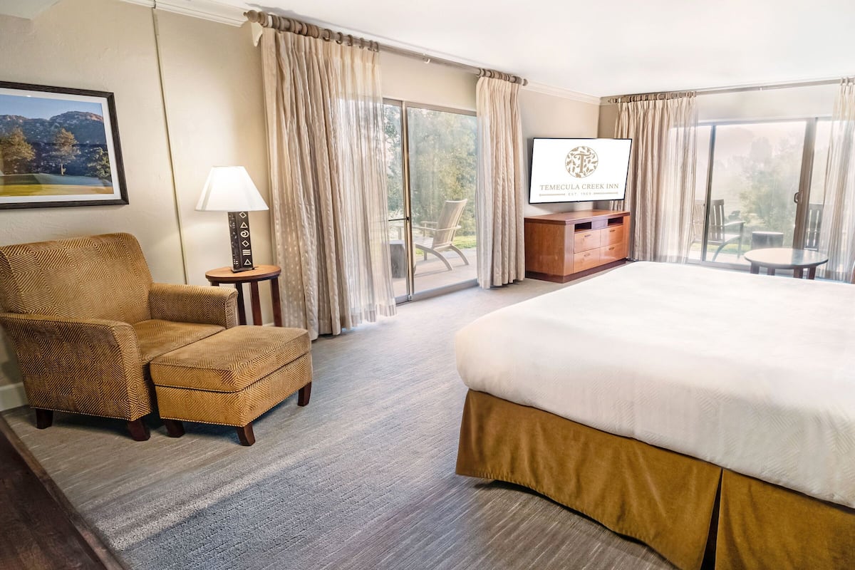 1 bedroom, premium bedding, pillowtop beds, blackout drapes