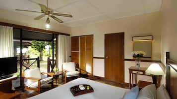 2 bedrooms, minibar, in-room safe, desk