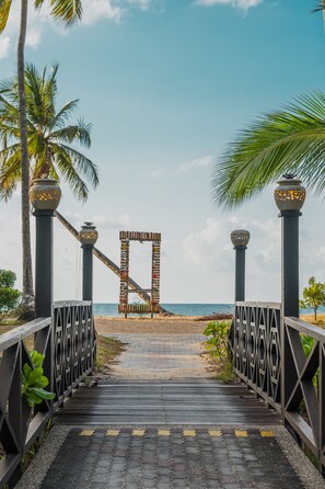 Privatstrand, Cabañas (gegen Gebühr), Liegestühle, Sonnenschirme