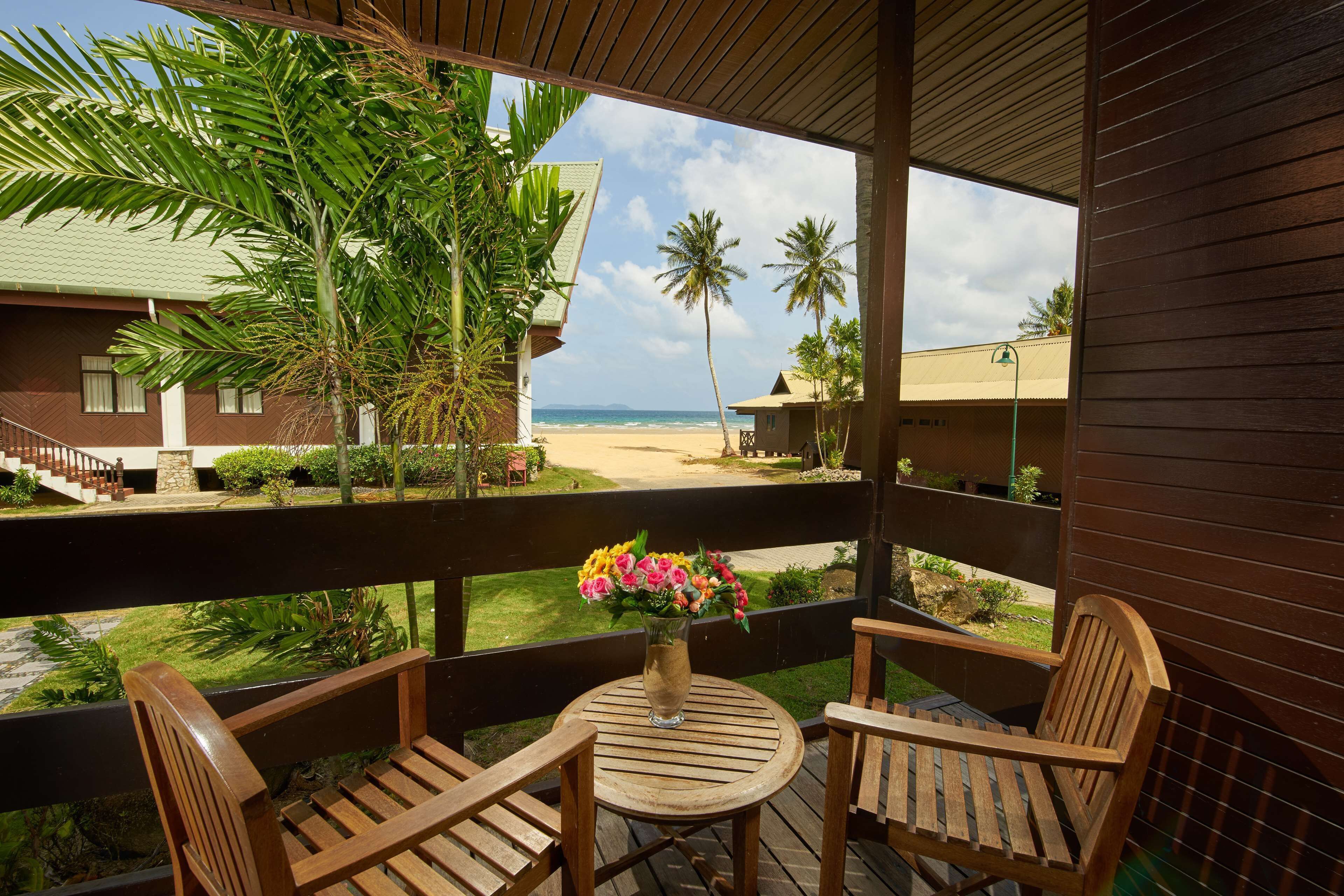 Minibar, in-room safe, desk, iron/ironing board
