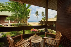 Minibar, in-room safe, desk, iron/ironing board - Berjaya Tioman Resort (Tioman Island)