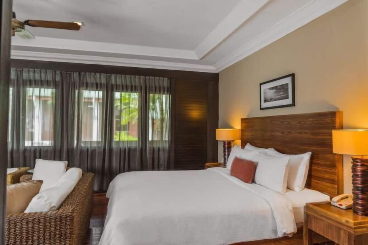 2 bedrooms, minibar, in-room safe, desk