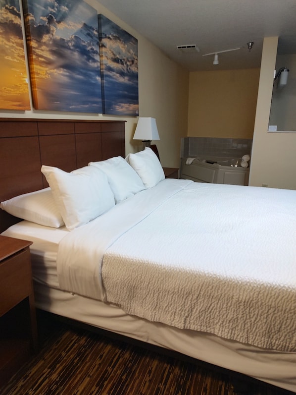 Suite estudio, 1 cama King size, para no fumadores | Edredón, camas con pillow-top, decoración personalizada y escritorio 