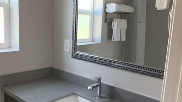 مكواة/لوح كي وأسرّة أطفال/رضّع وأسرّة قابلة للطي وواي فاي مجانًا