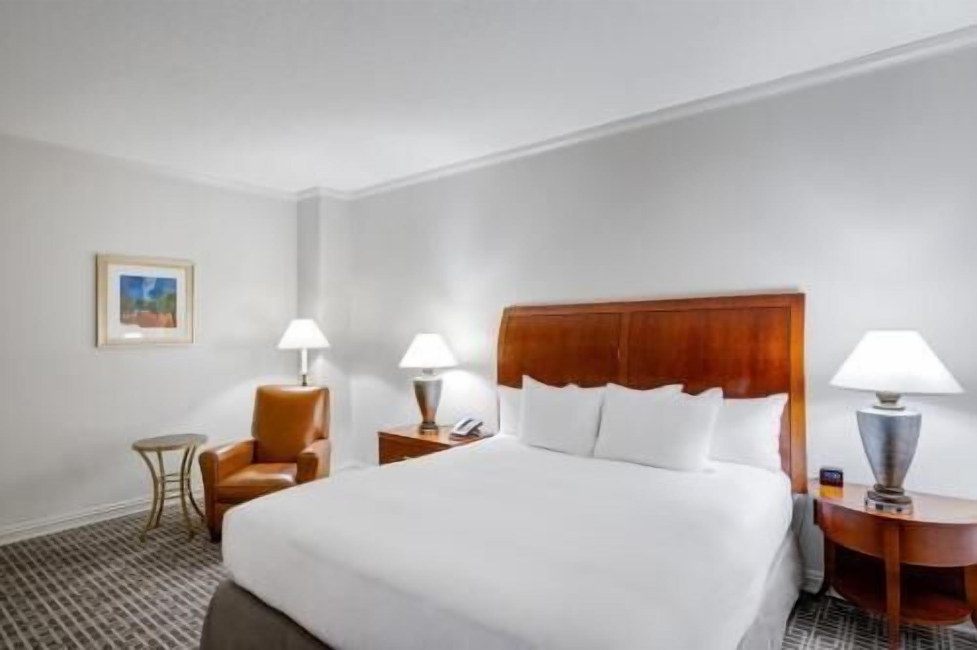Hypo-allergenic bedding, in-room safe, desk, free cribs/infant beds