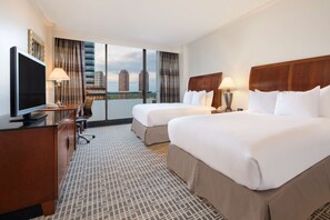 Hypo-allergenic bedding, in-room safe, desk, free cots/infant beds - Hilton Houston Post Oak by the Galleria (Houston)