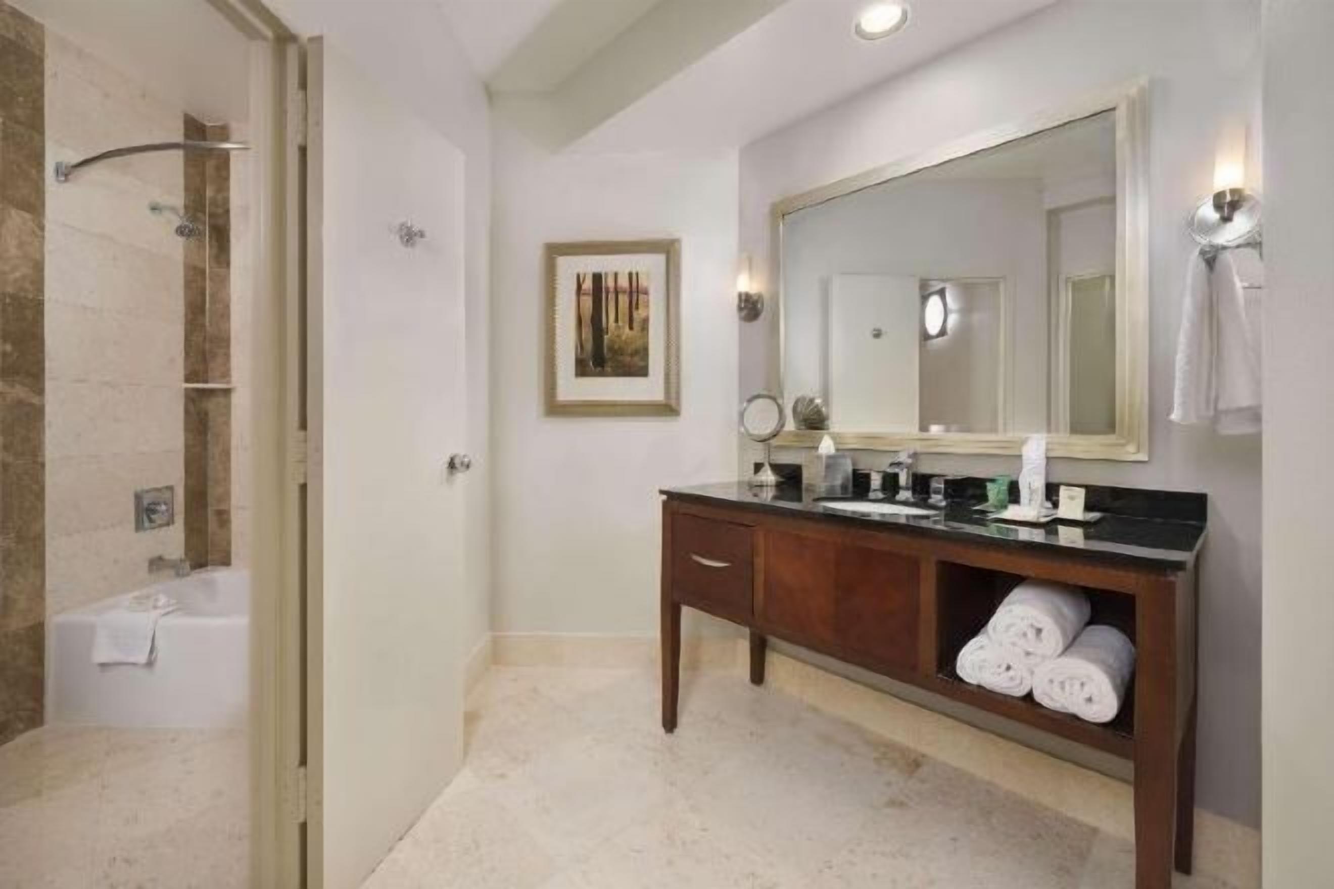 Combined shower/bathtub, designer toiletries, hair dryer, towels
