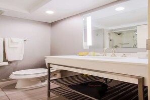 Free toiletries, hair dryer, towels - DoubleTree by Hilton Chicago - Alsip (Alsip)