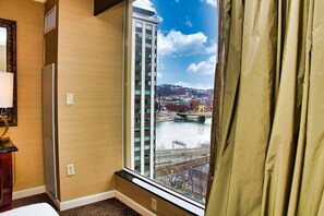 Room, 1 King Bed, River View | Premium bedding, pillowtop beds, desk, blackout drapes