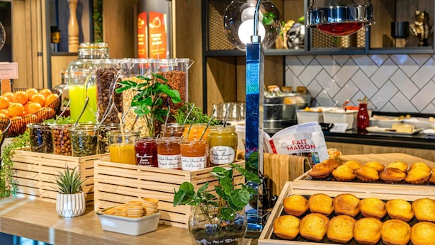 A buffet with various food items and beverages, including fruits, pastries, and condiments. - Ibis Amboise (Amboise)