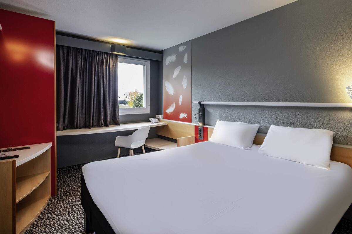 Standard Double Room, 1 Double Bed | Premium bedding, desk, soundproofing, iron/ironing board (on request)