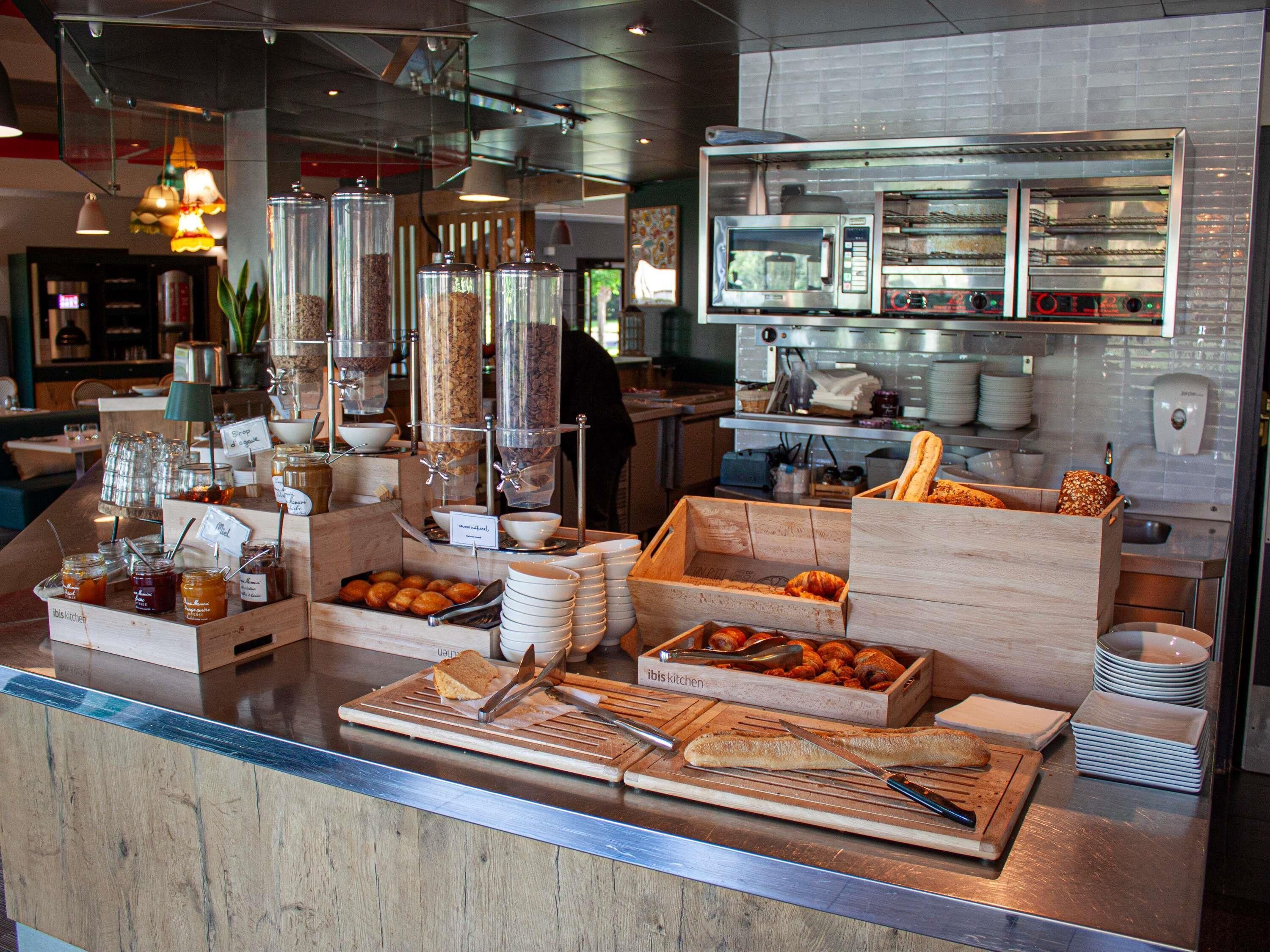 每日供應吃到飽早餐 (每人 EUR12.90)