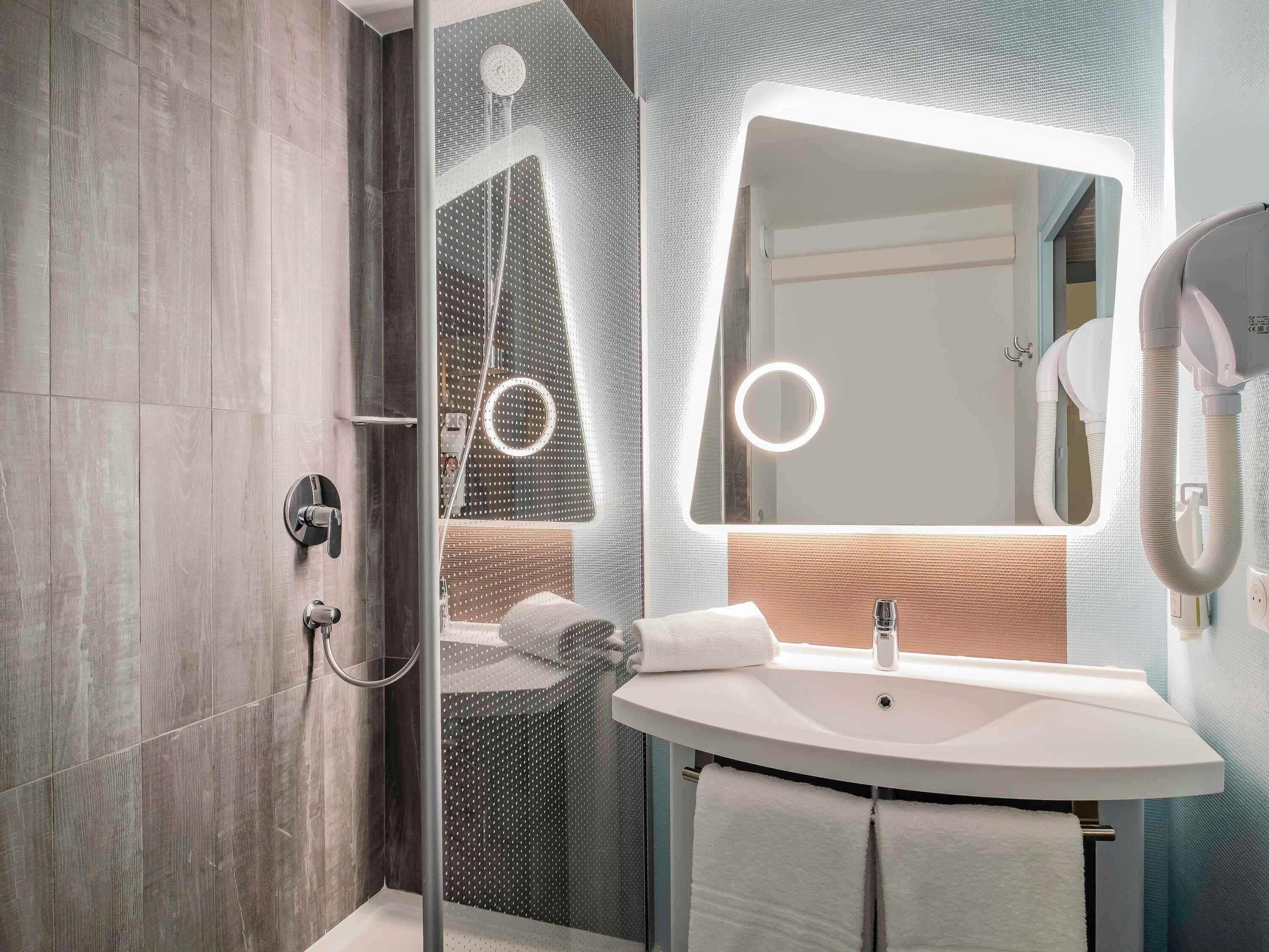 Peralatan tempat tidur premium, meja, kalis bunyi 