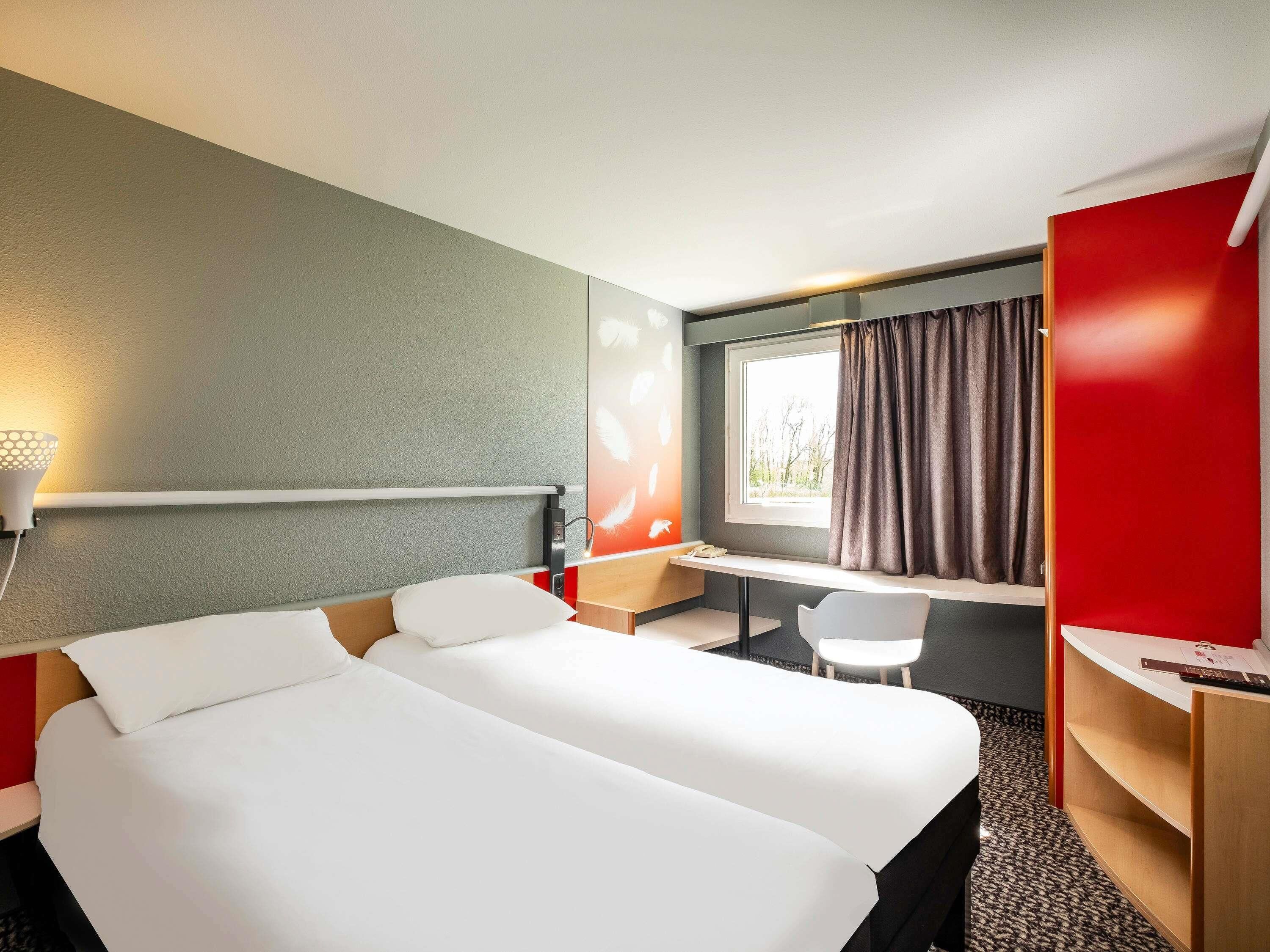 Standard Room, 2 Twin Beds | Premium bedding, desk, soundproofing, iron/ironing board (on request)