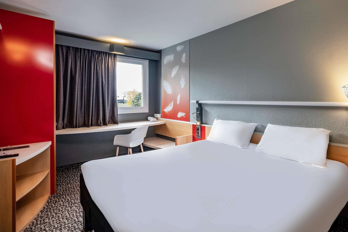 Standard Double Room, 1 Double Bed | Premium bedding, desk, soundproofing, iron/ironing board (on request)