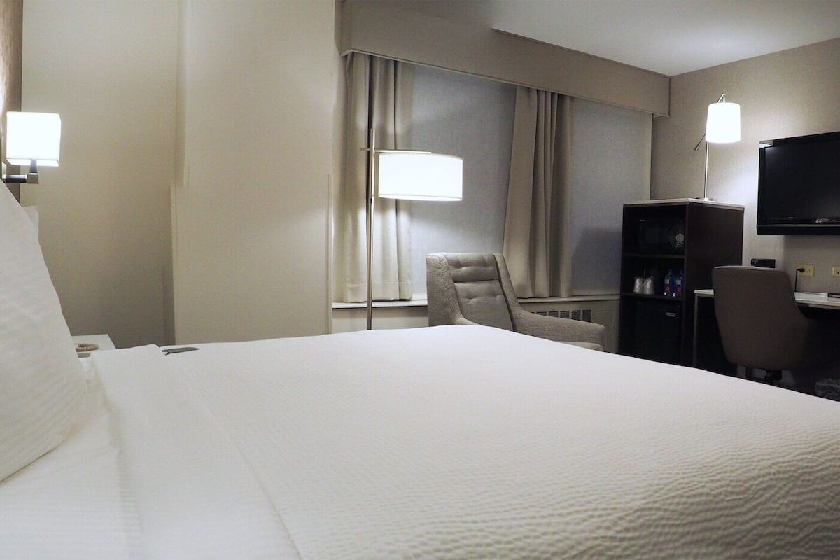 Ropa de cama de alta calidad y escritorio