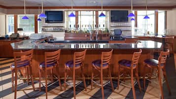 2 restaurants; ze serveren er ontbijt, lunch en diner