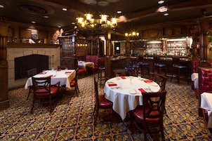 2 restaurants; breakfast, lunch, and dinner served