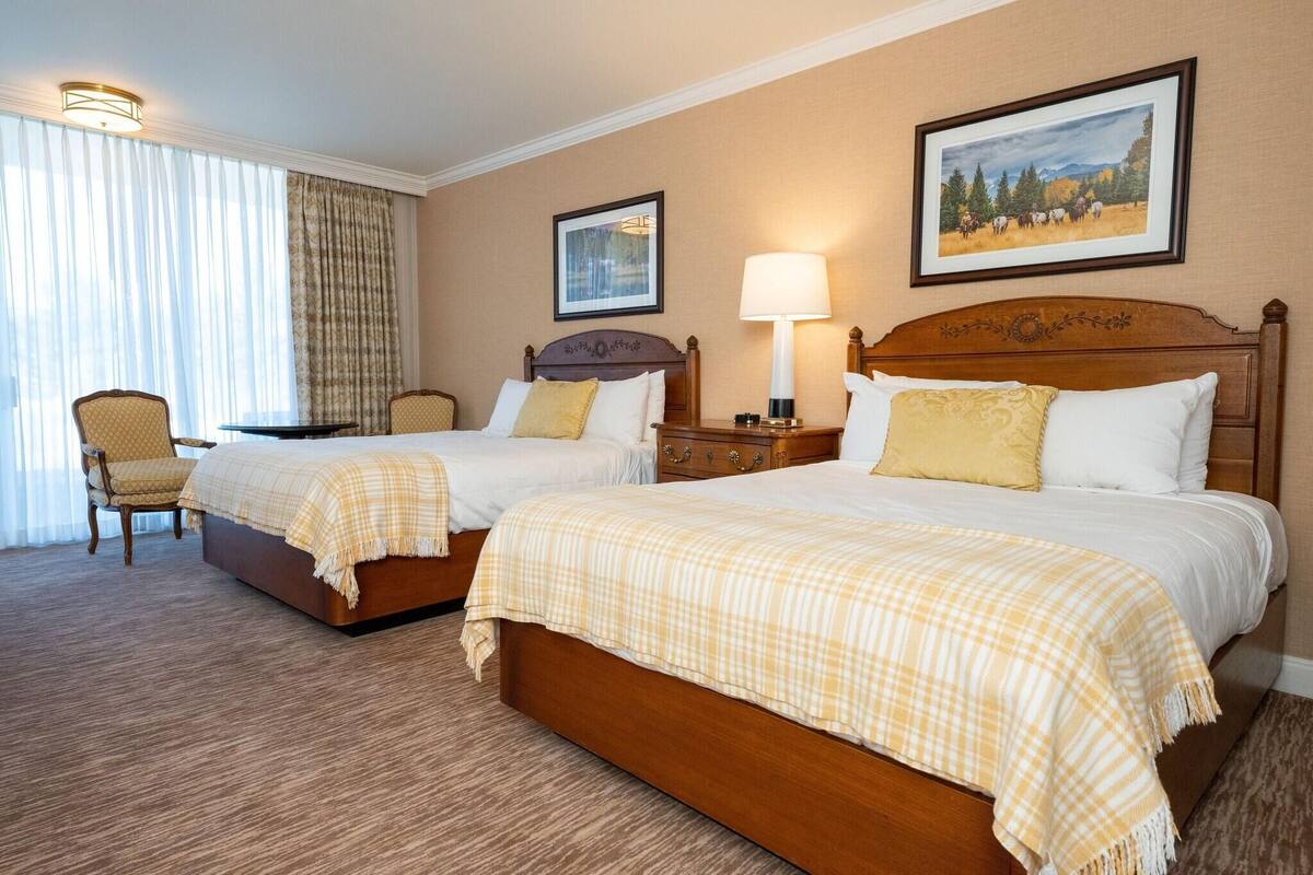 Premium bedding, in-room safe, desk, blackout drapes