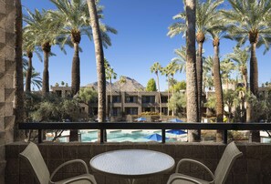 Premium bedding, down comforters, in-room safe, blackout drapes - DoubleTree Resort by Hilton Paradise Valley - Scottsdale (Scottsdale)