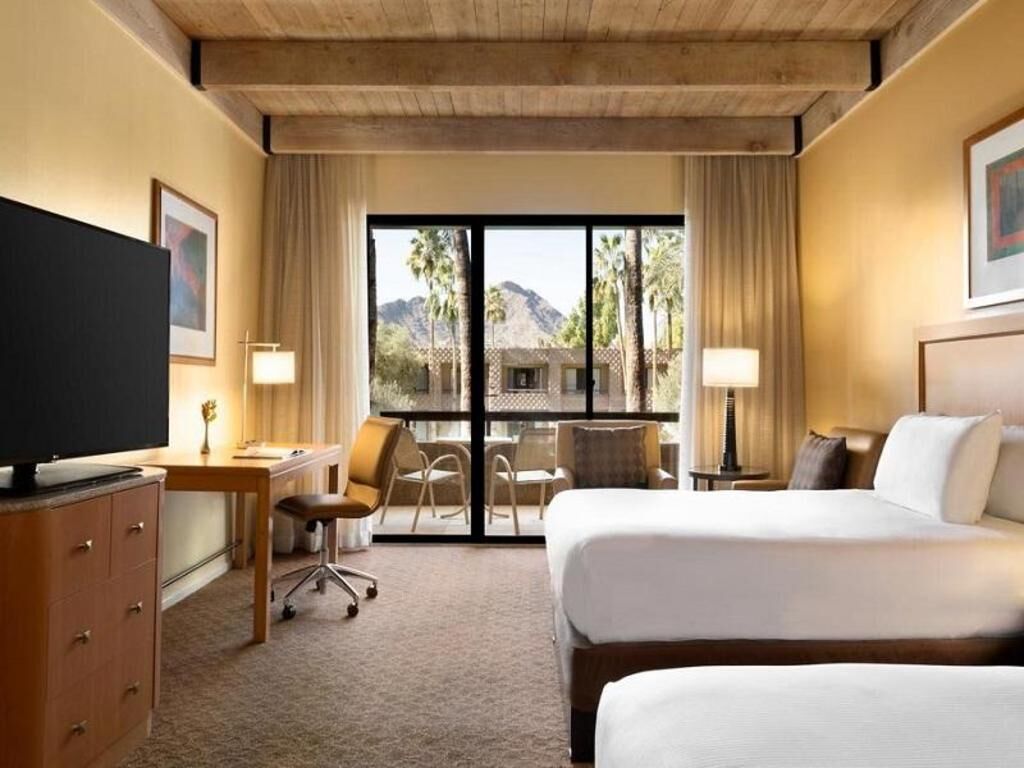 Luxe beddengoed, donsdekens, een kluis op de kamer