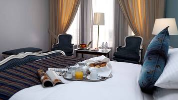 1 chambre, minibar, coffres-forts dans les chambres, bureau