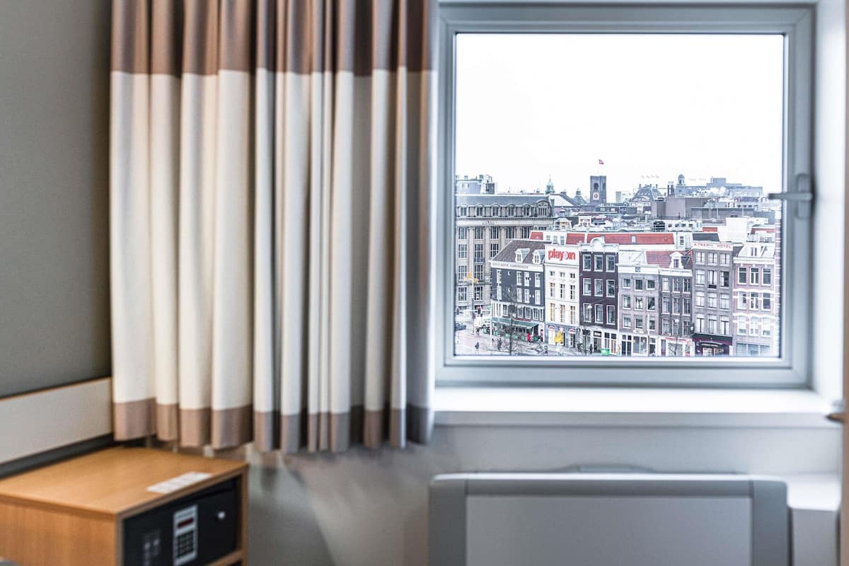 Allergikerbettwaren, Zimmersafe, Schreibtisch, schallisolierte Zimmer