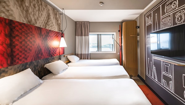 Room, 3 Twin Beds | Hypo-allergenic bedding, in-room safe, desk, soundproofing