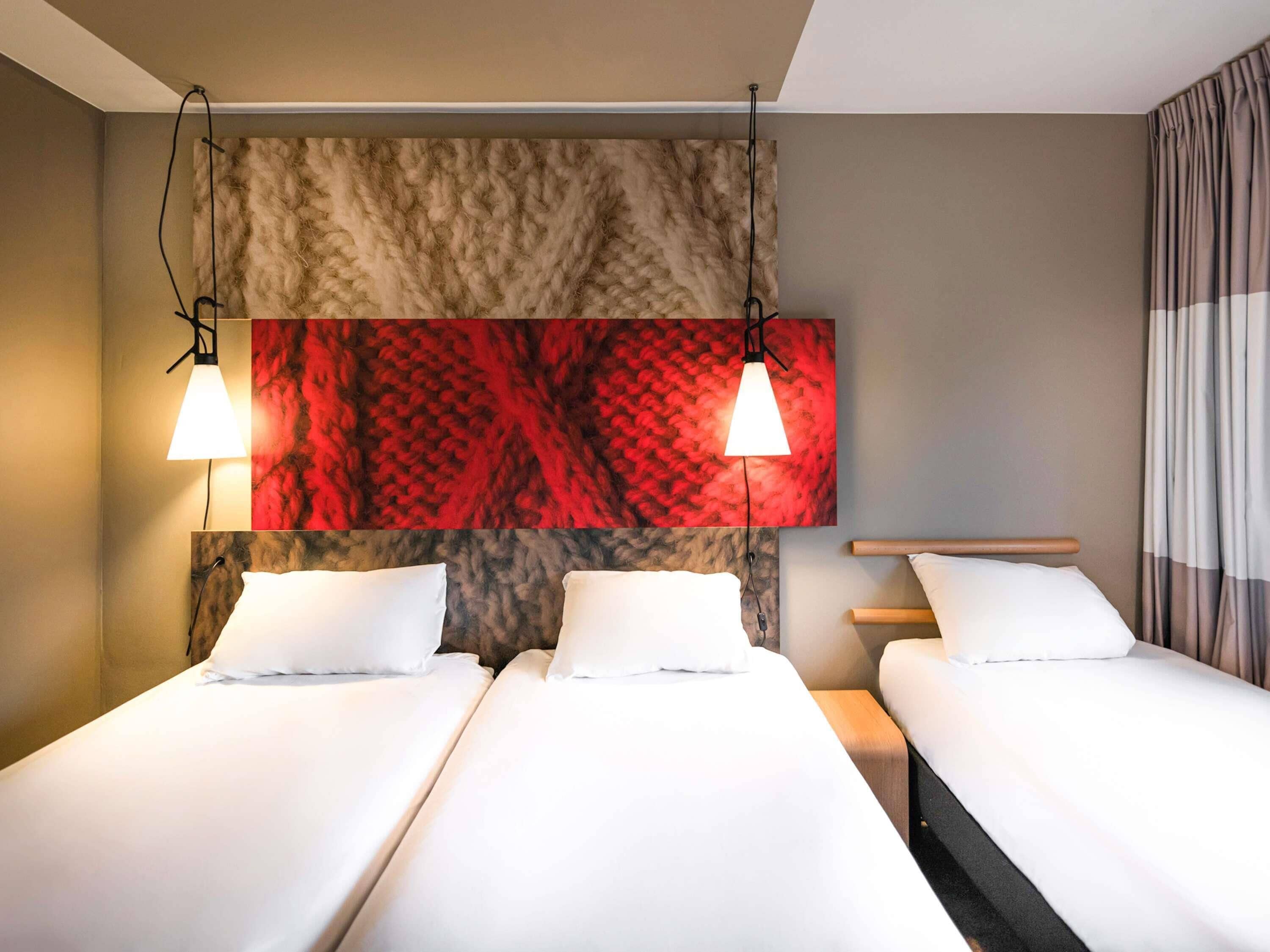 Chambre, 3 lits une place