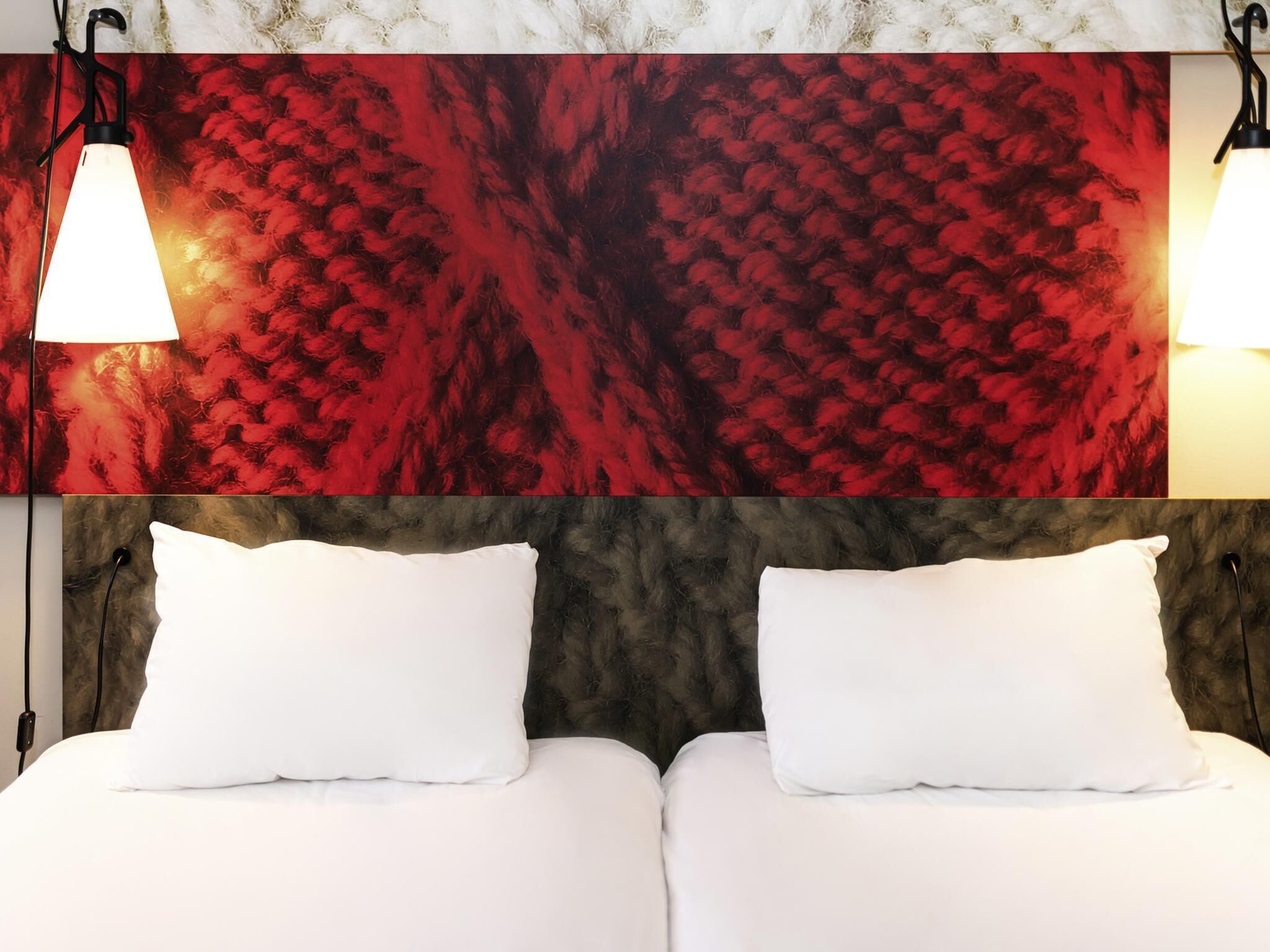 Room, 2 Twin Beds | Hypo-allergenic bedding, in-room safe, desk, soundproofing