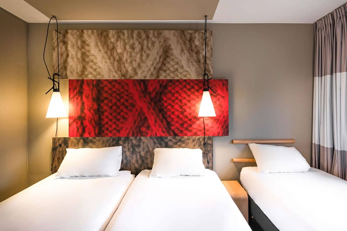 Room, 3 Twin Beds | Hypo-allergenic bedding, in-room safe, desk, soundproofing