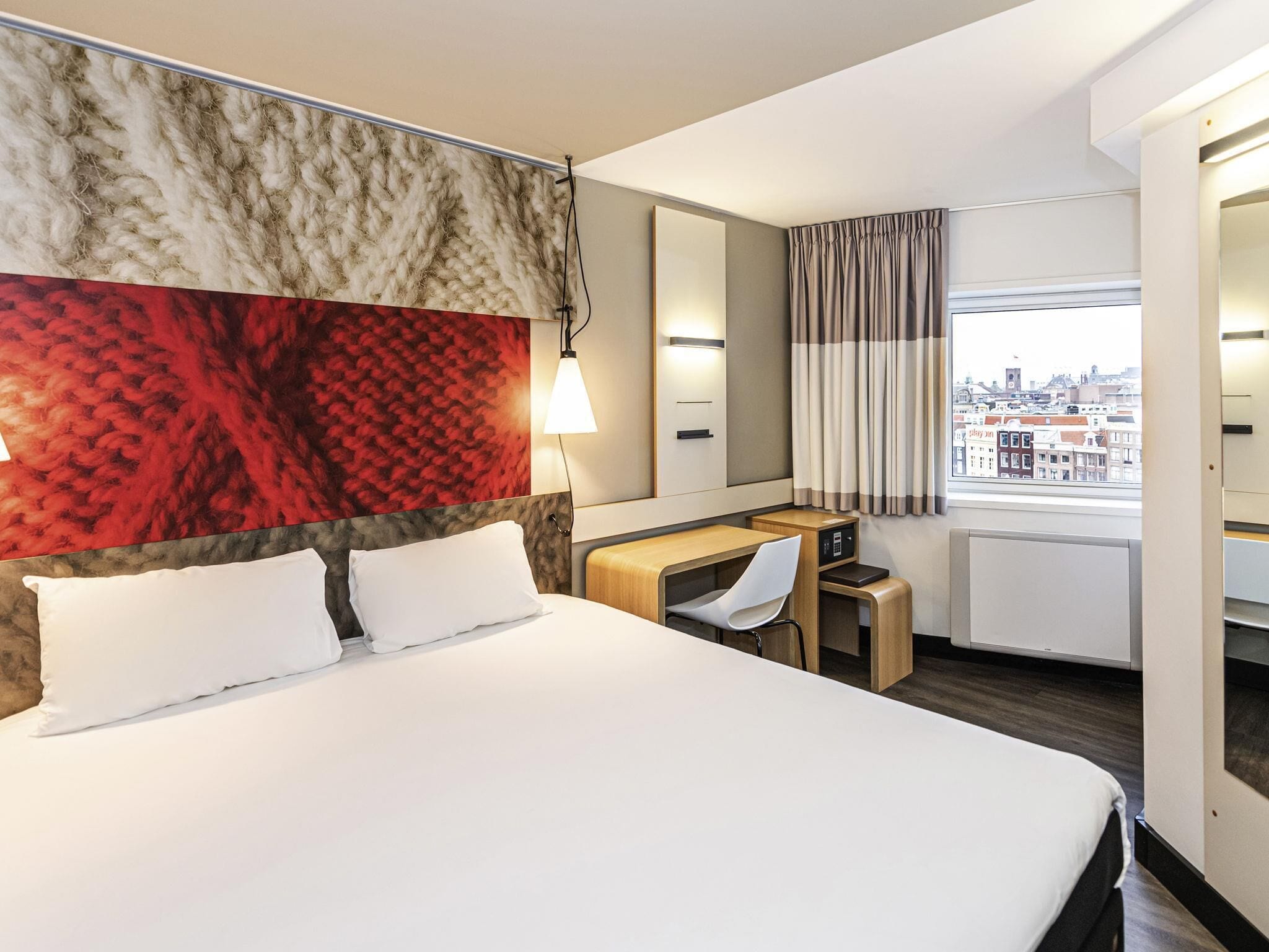 Room, 1 Double Bed (Cosy) | Hypo-allergenic bedding, in-room safe, desk, soundproofing