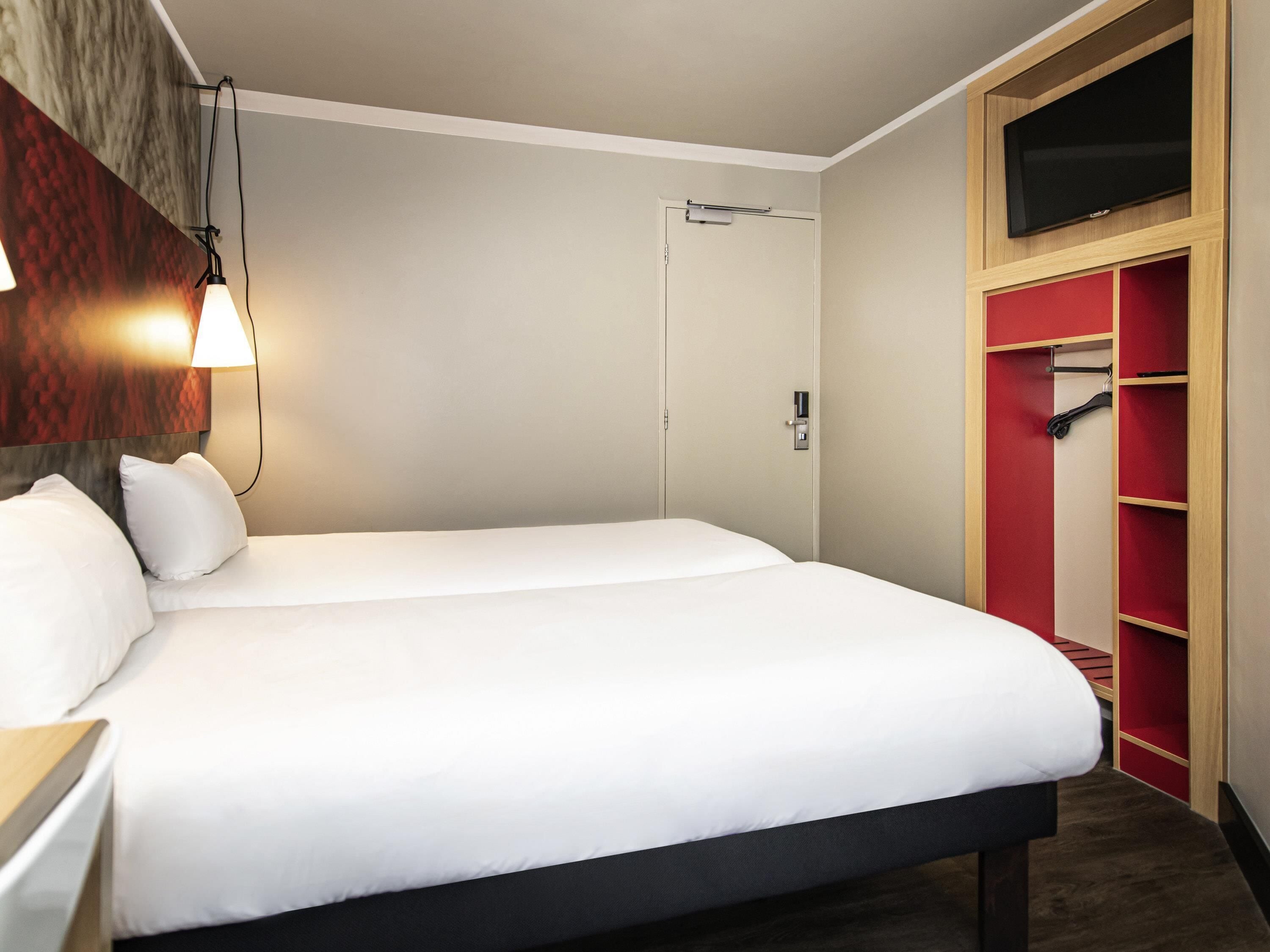 Room, 2 Twin Beds (Cosy) | Hypo-allergenic bedding, in-room safe, desk, soundproofing