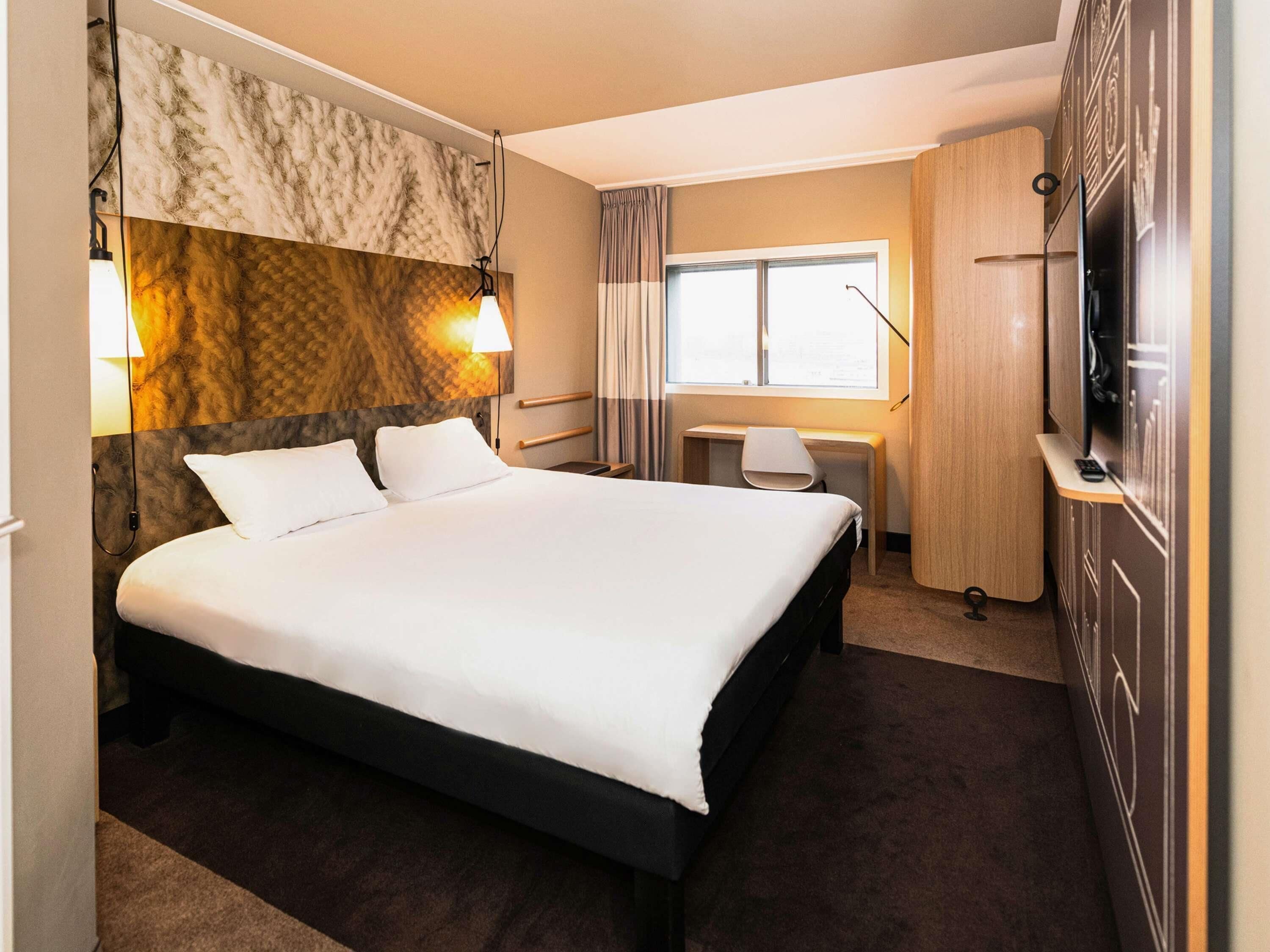 Hypo-allergenic bedding, in-room safe, desk, soundproofing