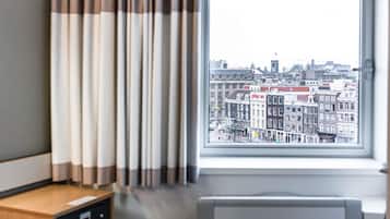 Hypoallergeen beddengoed, een kluis op de kamer, een bureau