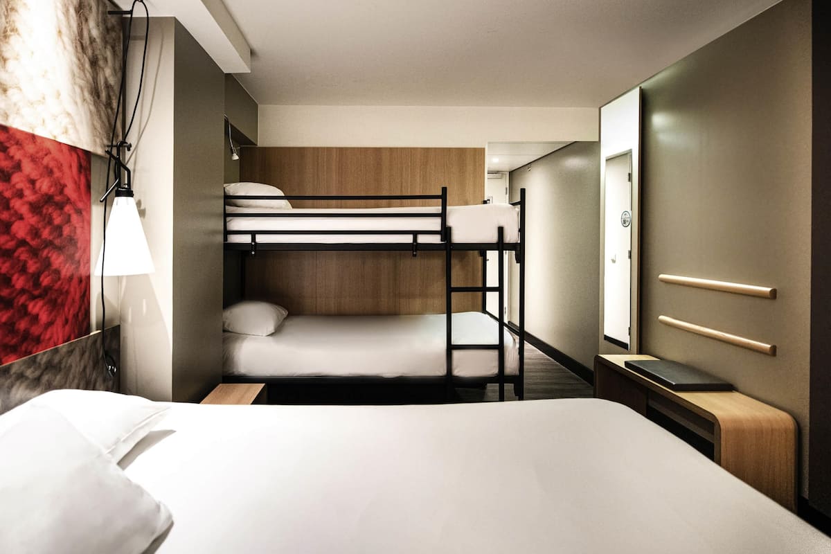 Family Room, Multiple Beds (View of the trains) | Hypo-allergenic bedding, in-room safe, desk, soundproofing
