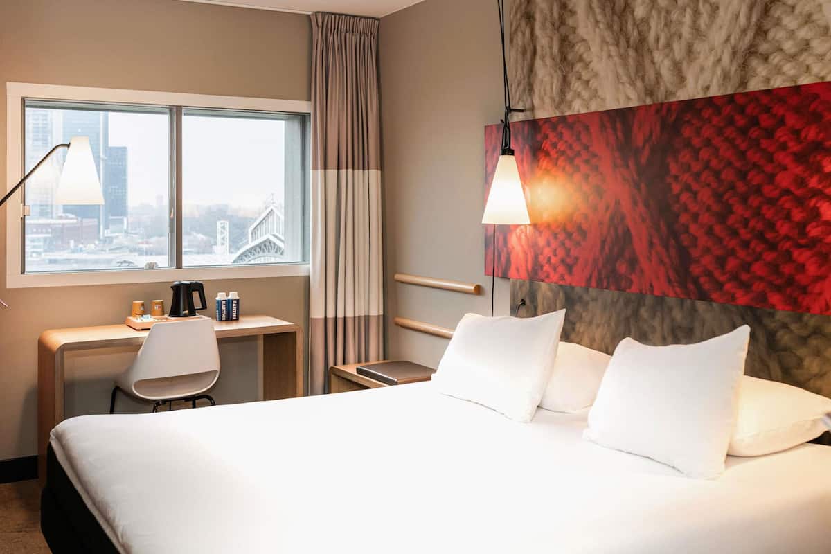 Room, 1 Double Bed, River View | Hypo-allergenic bedding, in-room safe, desk, soundproofing