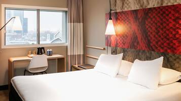 Room, 1 Double Bed, River View | Hypo-allergenic bedding, in-room safe, desk, soundproofing